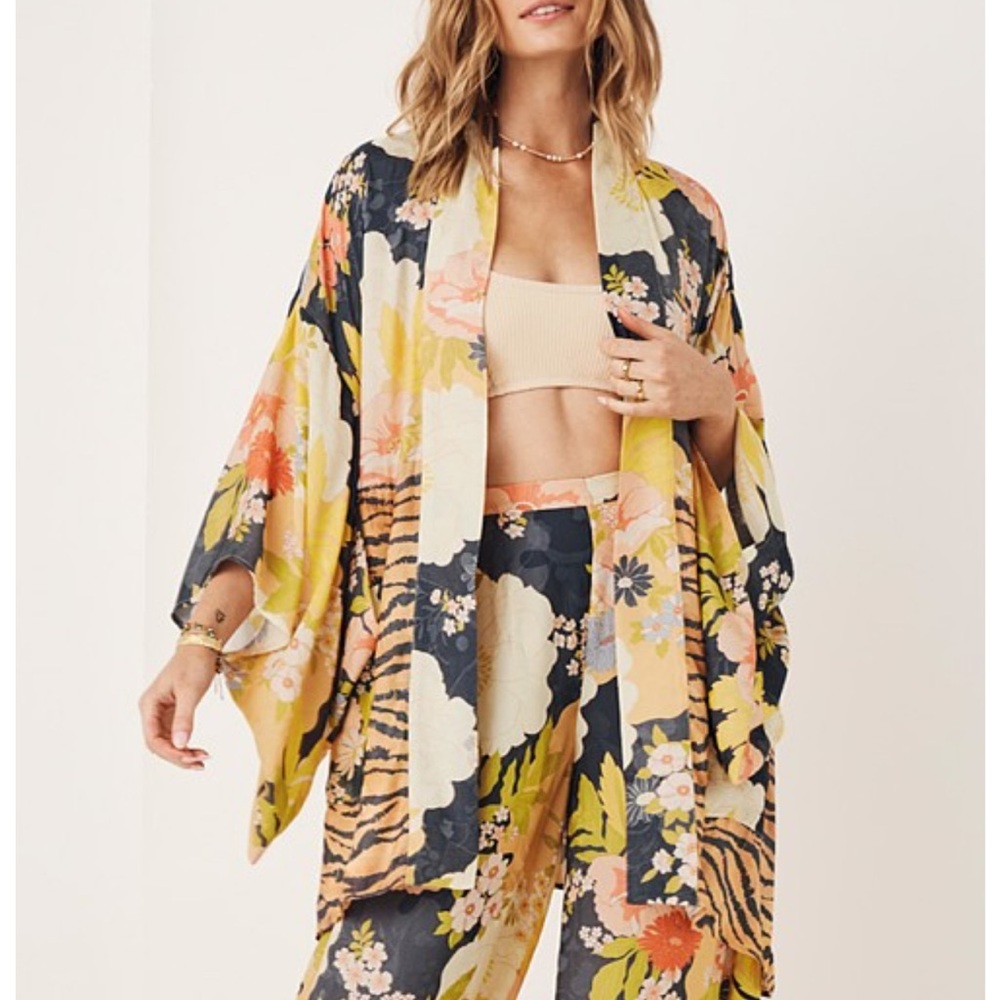 Spell & The Gypsy animal, Tyler, Robe new with tags size M/L